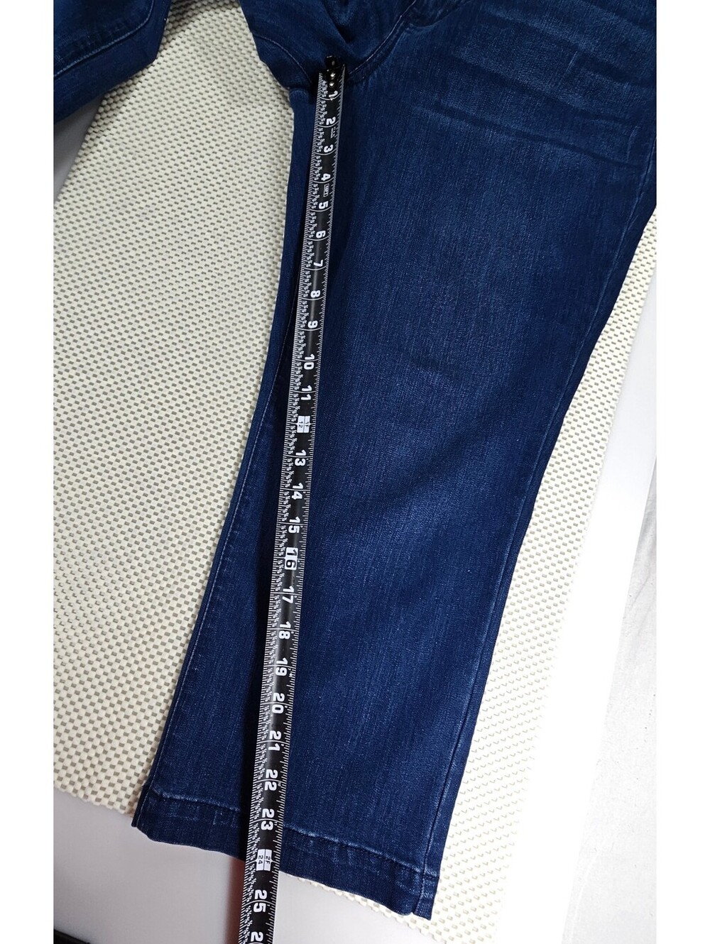 Isaac Mizrahi Live Womens 16P Petite Capri Jeans Stretch Denim Blue 24 Inseam - Picture 5 of 9